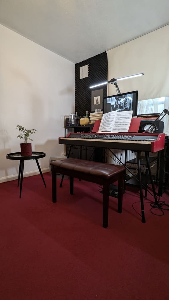 Piano Lessons and live performance for private events in London