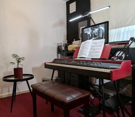 Piano Lessons and live performance for private events in London