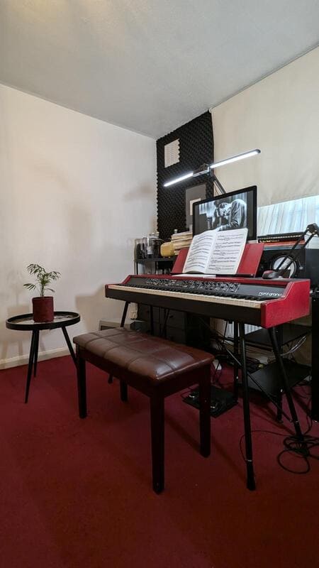 Piano Lessons and live performance for private events in London